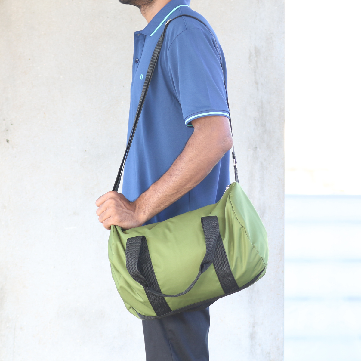 CBG09 – Small Lightweight Duffel Bag for Gym & Travel